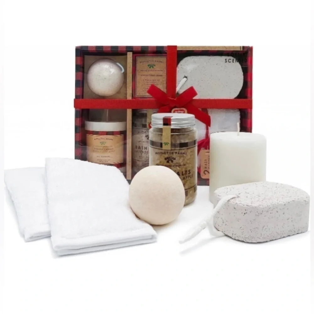 Final $ NWT Mistletoe Farms Winter Candy Apple 6 Piece Spa Set